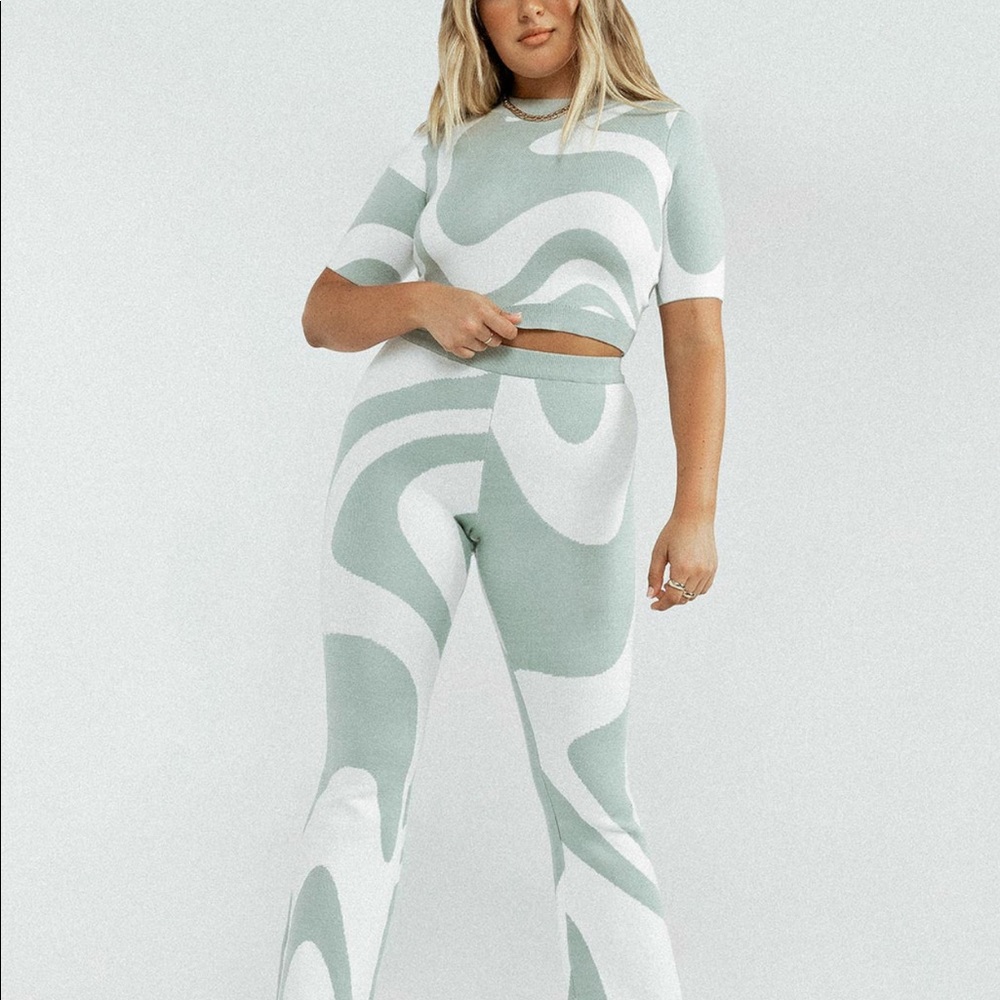 PRINCESS POLLY - green/white swirl pants and top set